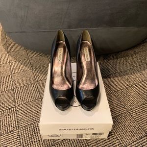 Steve Madden Peep Toe Pump
